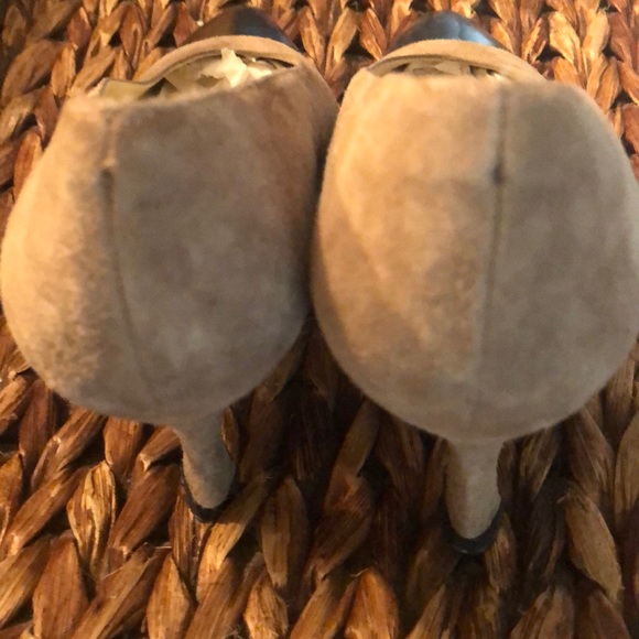 SOLD!! Delmannette Tan suede with Black patent toe heels - Picture 5 of 7